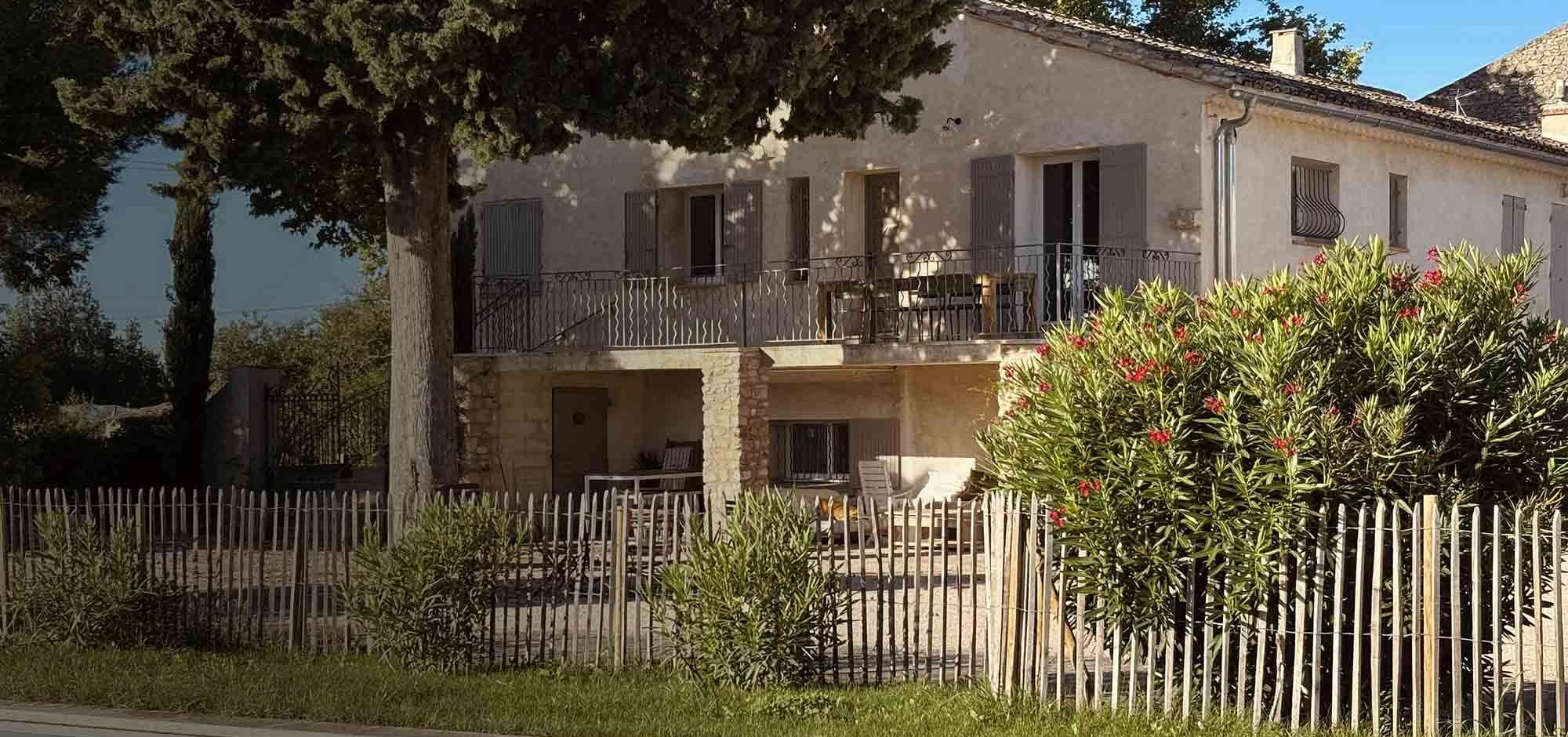 Maison Poumo, holiday rental with pool and padel in L’Isle-sur-la-Sorgue