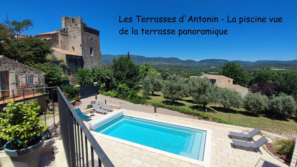 Swimming pool at Les Terrasses d'Antonin overlooking the Luberon countryside
