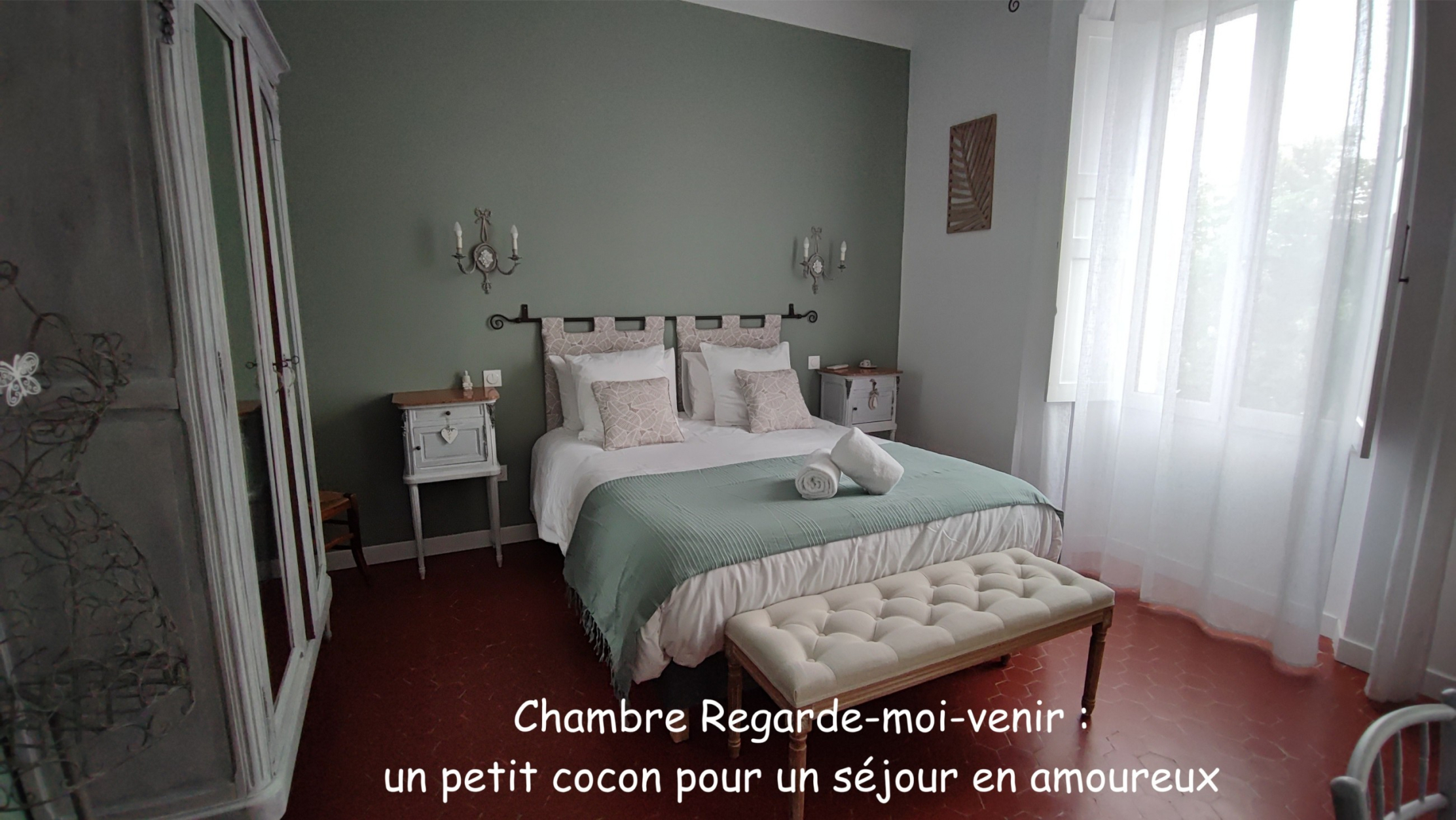 Regarde-moi-venir guest room decorated in shades of green
