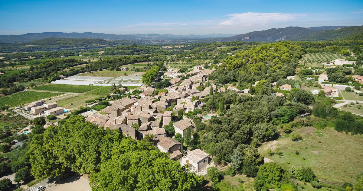 Vaugines and its village centre