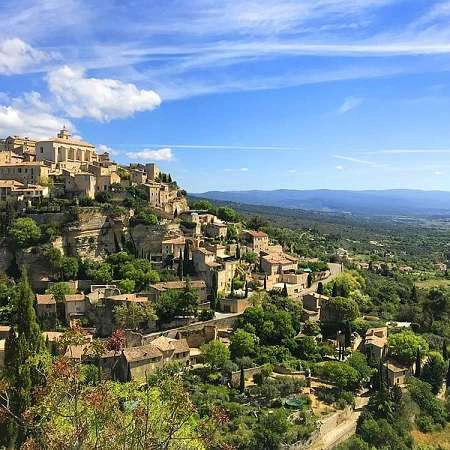 Gordes: Iconic hilltop village in the Luberon