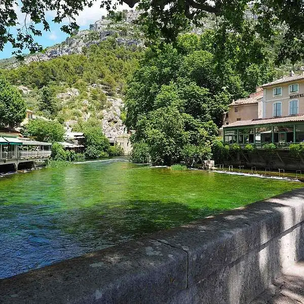 Walk around Fontaine de Vaucluse