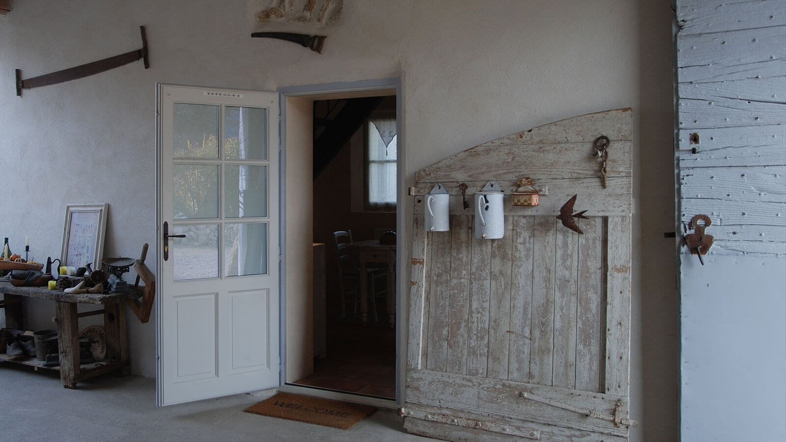 Entrance to Le Cocon holiday rental at La Maison Magnarelles in Maubec Entrance to Le Cocon holiday rental under the porch at La Maison Magnarelles in Maubec