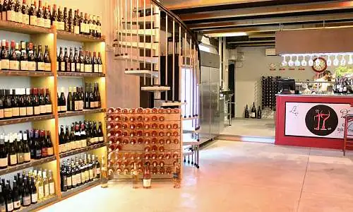 17 Place aux Vins