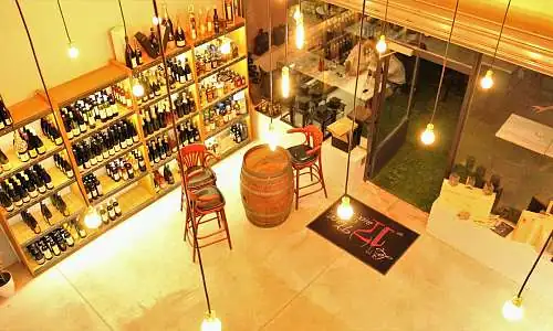 17 Place aux Vins