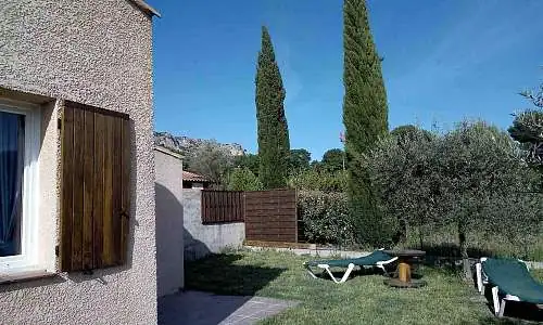 Lou Dourmidou