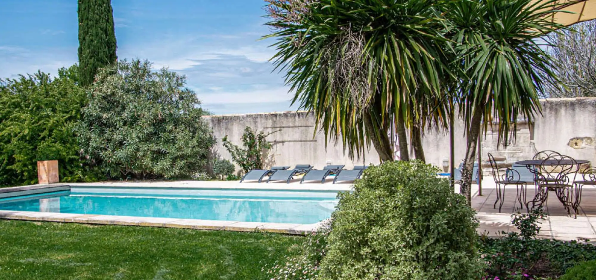 Superb Mas between Alpilles and Luberon