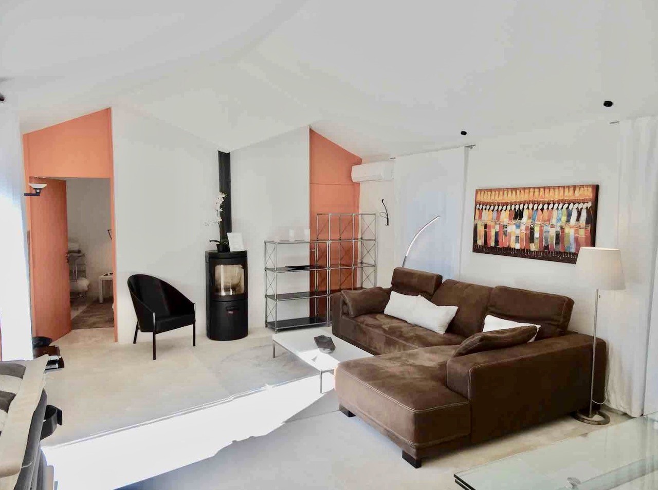 Spacious living room at Les Cerisiers, Maison Bertuli, with views over the Luberon