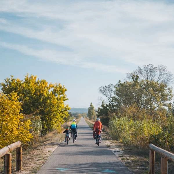 Luberon Cycling Route No.4: Maubec, Robion, L’Isle-sur-la-Sorgue and Lagnes