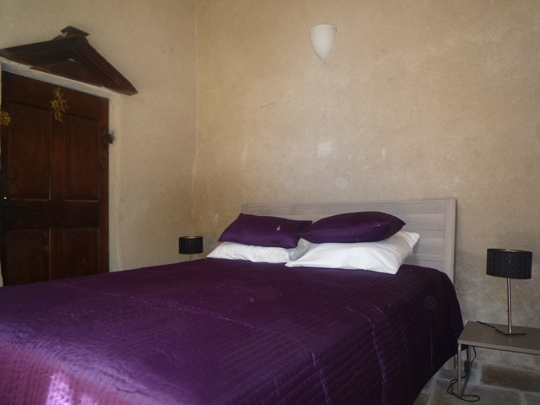 Double bedroom with 160 cm bed in Sauge & Marjolaine holiday rental