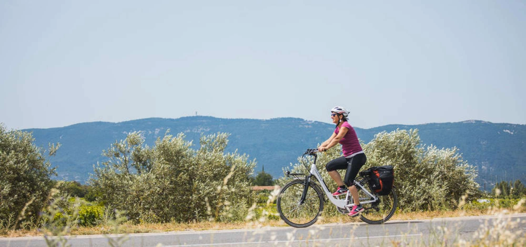 Luberon Cycling Route No.25: Lourmarin, Cucuron and Cadenet