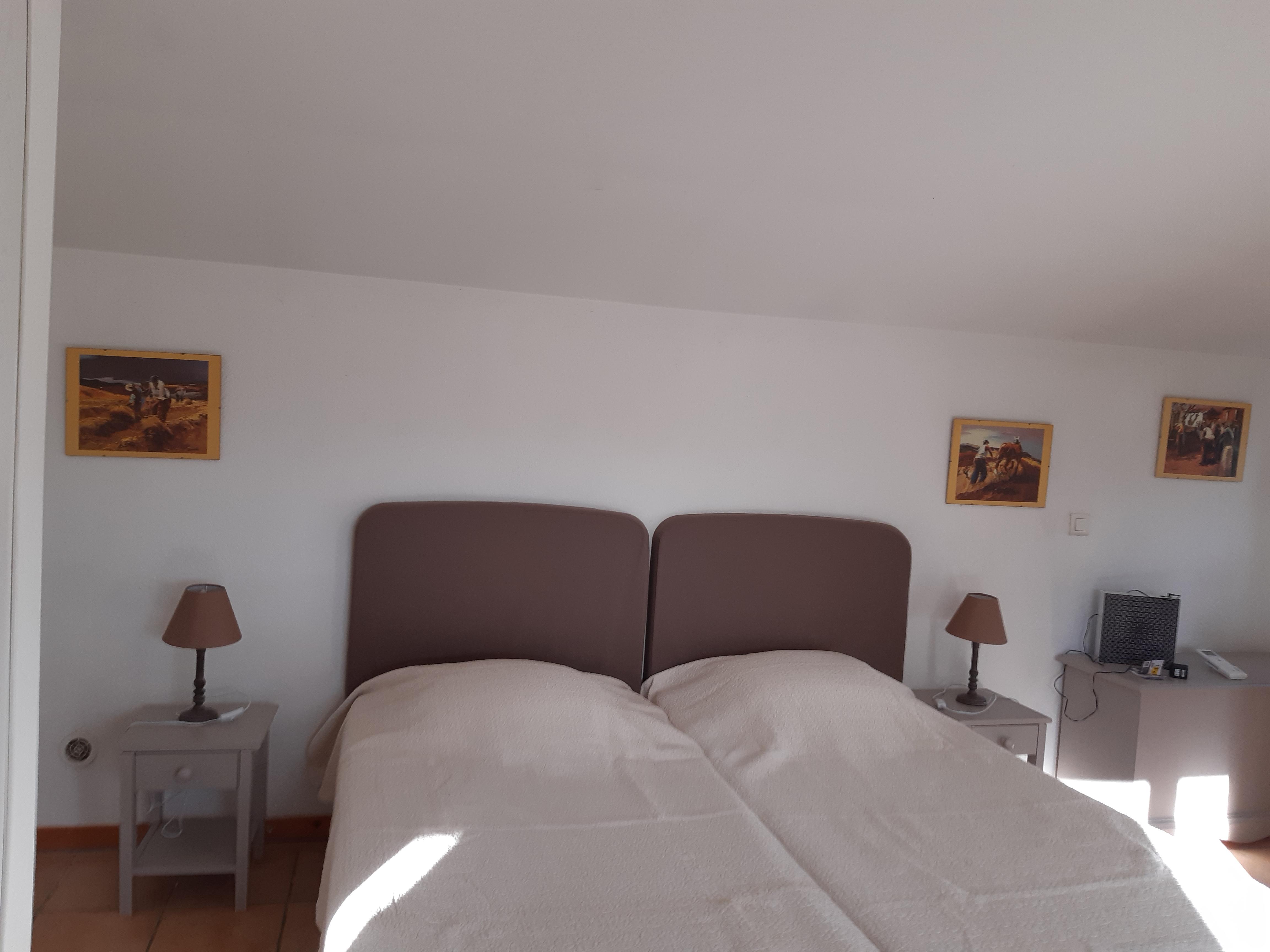 Bedroom of the cabanon in Gordes with two single beds and Provençal décor