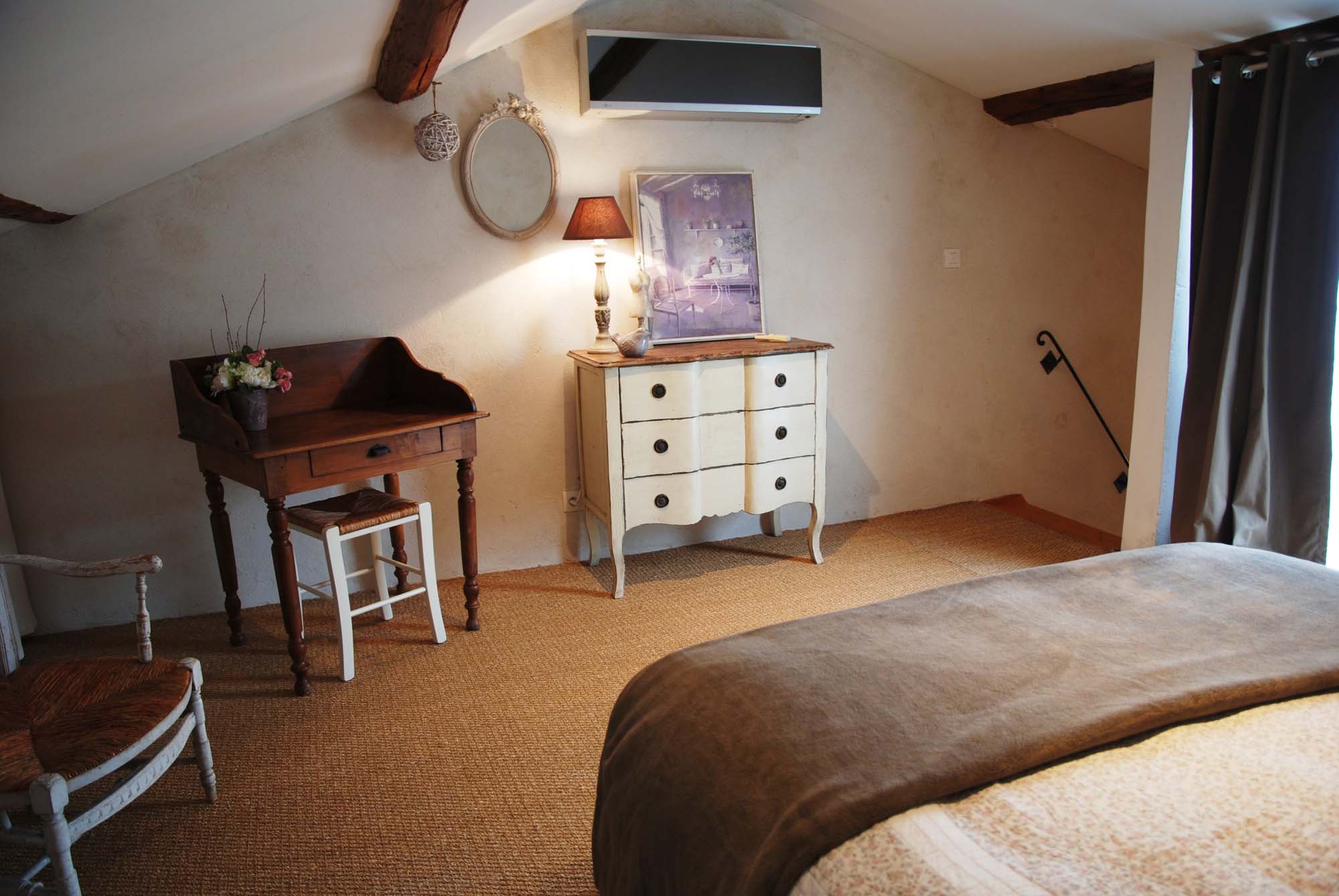 Mezzanine of Les Magnans holiday rental in Maubec Mezzanine of Les Magnans holiday rental with antique furniture and refined decoration