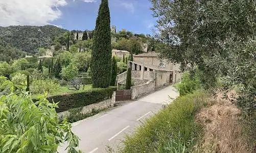 Village entrée Est