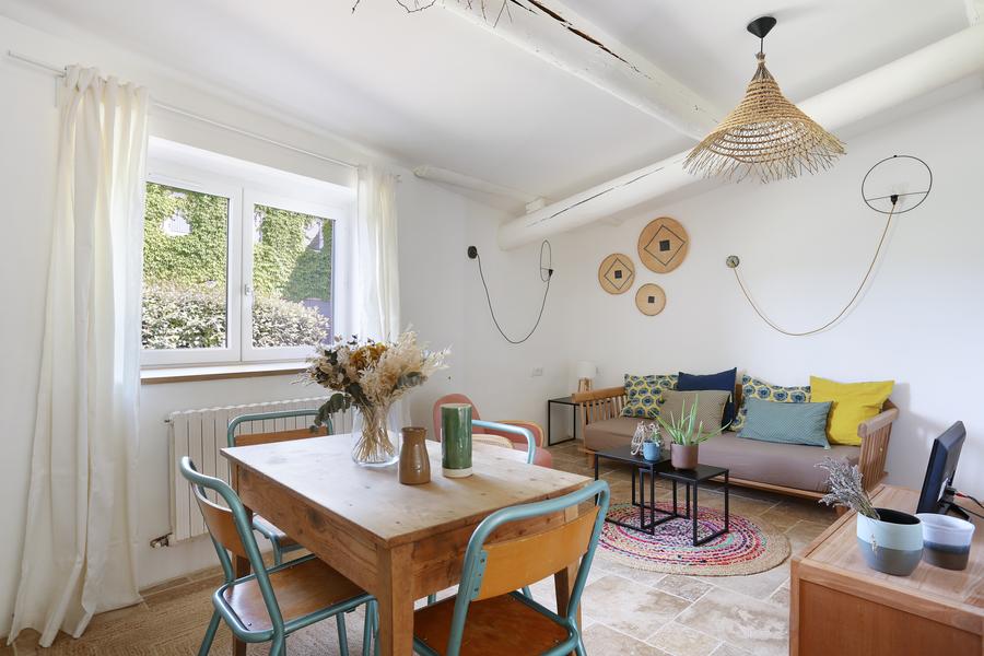 Bright living room at Cottage Bonelli in Domaine Les Petites Vaines, bohemian and natural ambiance